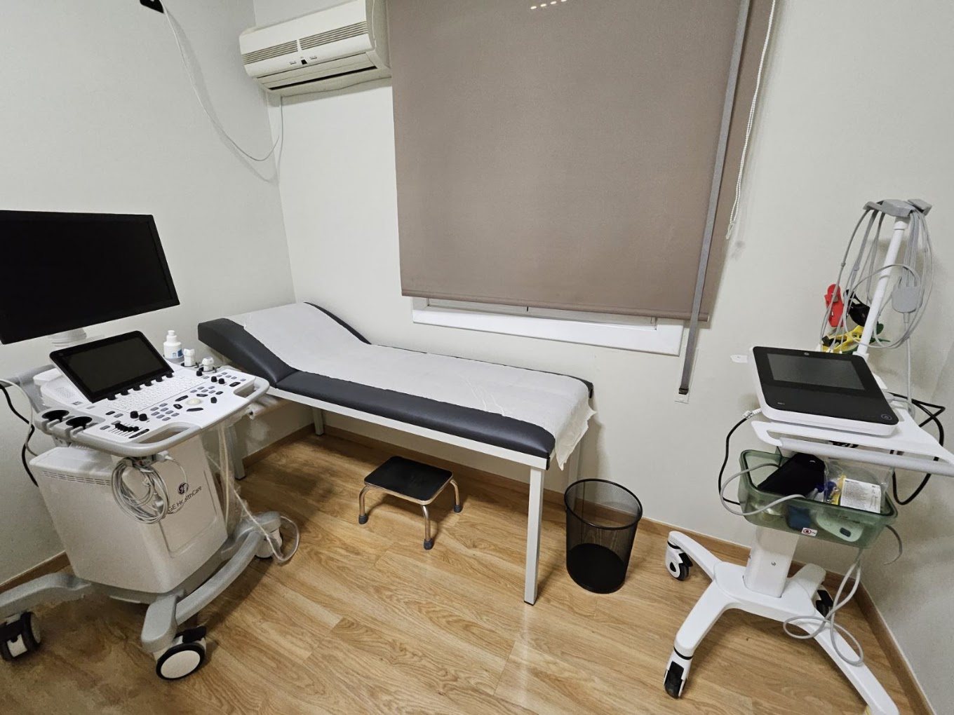 Ο χώρος εξέτασης του DuoCardio με τον υπερηχοτομογράφο καρδιάς και το ηλεκτροκαρδιογράφημα
